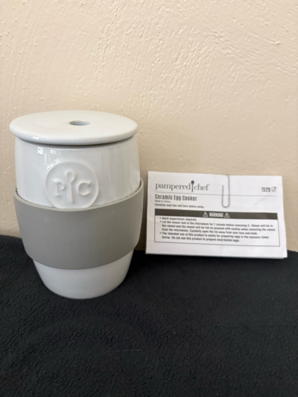 Pampered Chef White Ceramic Egg Cooker with Gray Silicone Band, new w/o Box